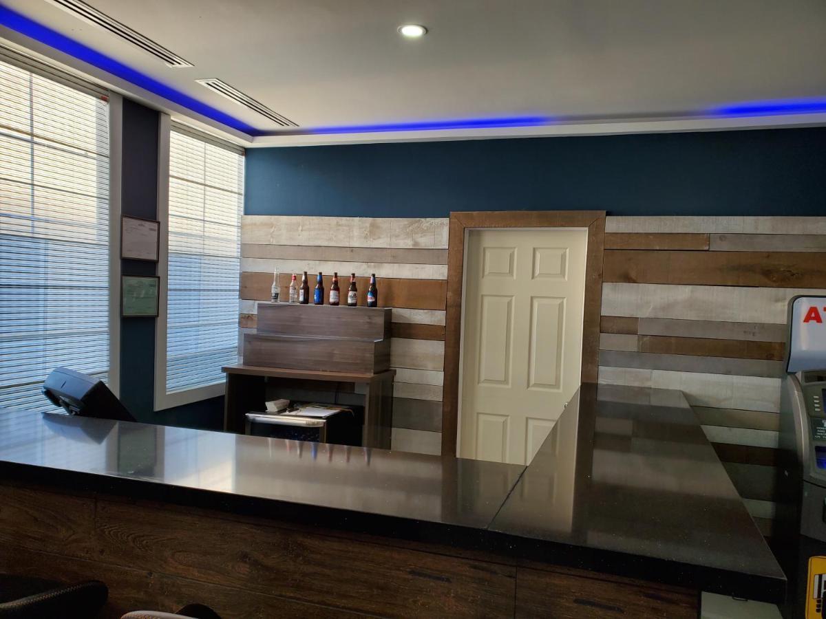 Days Inn By Wyndham Saint-Jean Extérieur photo
